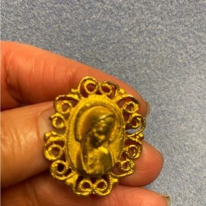 Vintage Gold tone brooch